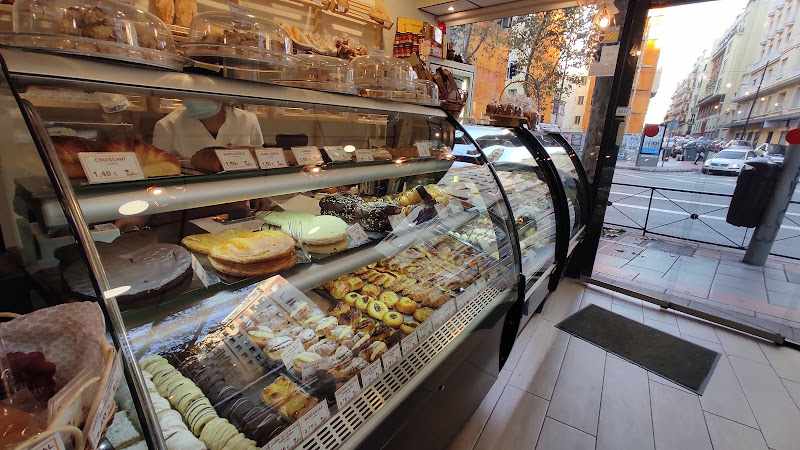 Fotografia tomada fuera de Los Reyunos. Pastelerías, Panaderías, Cafeterías - Sucursal Urquijo - Pastelería en Madrid, Madrid
