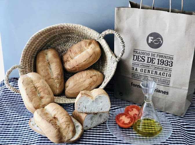 Fotografia tomada fuera de Forn de Cabrianes (Stop) - Forn de pa en Gironella, Barcelona