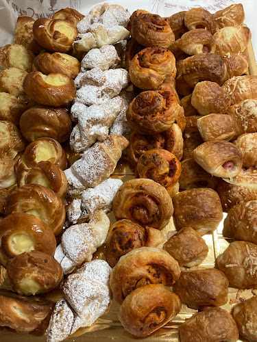 Fotografia tomada fuera de FORN DE PA SANT ADJUTORI - Panadería en Olost, Barcelona