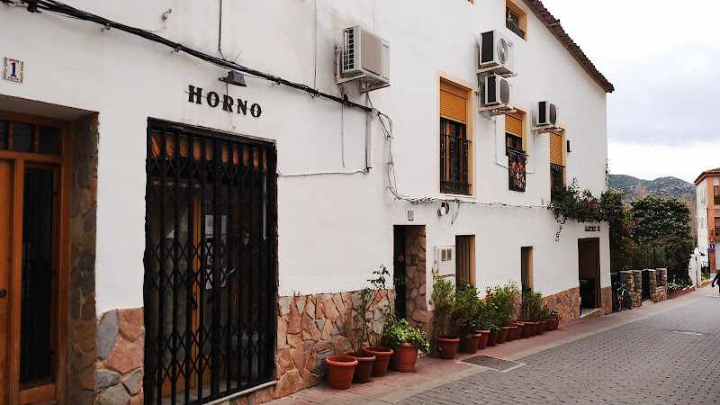 Fotografia tomada fuera de Horno El Morrón - Panadería en Sot de Chera, Valencia