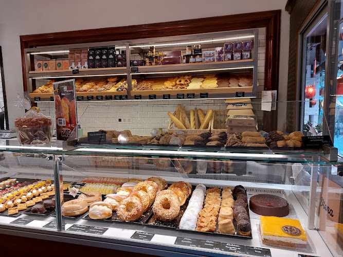 Fotografia tomada fuera de Viena Capellanes - Pastelería en Madrid, Madrid