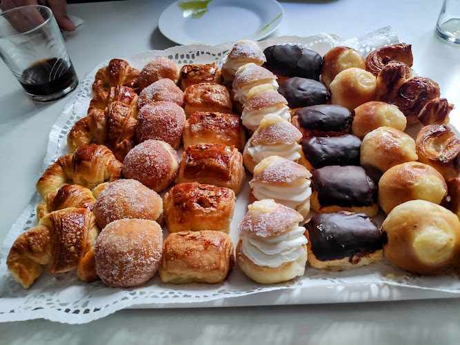 Fotografia tomada fuera de Pastelería la Hogaza - Pastelería en Barañáin, Navarra