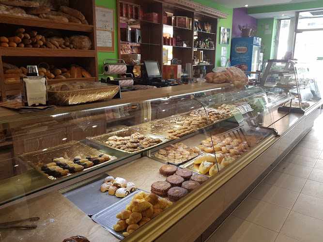 Fotografia tomada fuera de Tuypan. Panaderia..pasteleria - Bakery en Vigo, Pontevedra