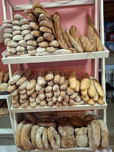 Fotografia tomada fuera de As Larpeiras - Pastelería en Narón, A Coruña