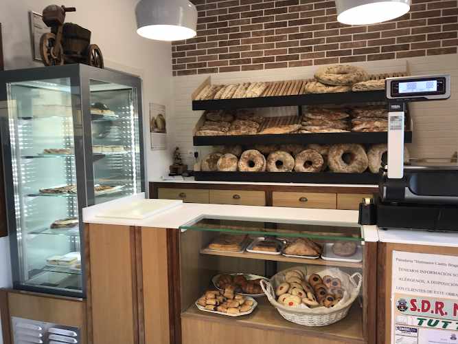 Fotografia tomada fuera de J.Castro Her - Panadería en Neda, A Coruña