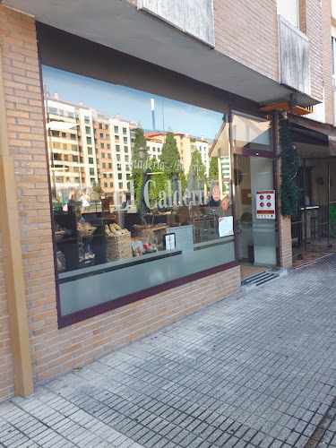 Fotografia tomada fuera de Panadería El Calderu - Panadería en Oviedo, Asturias