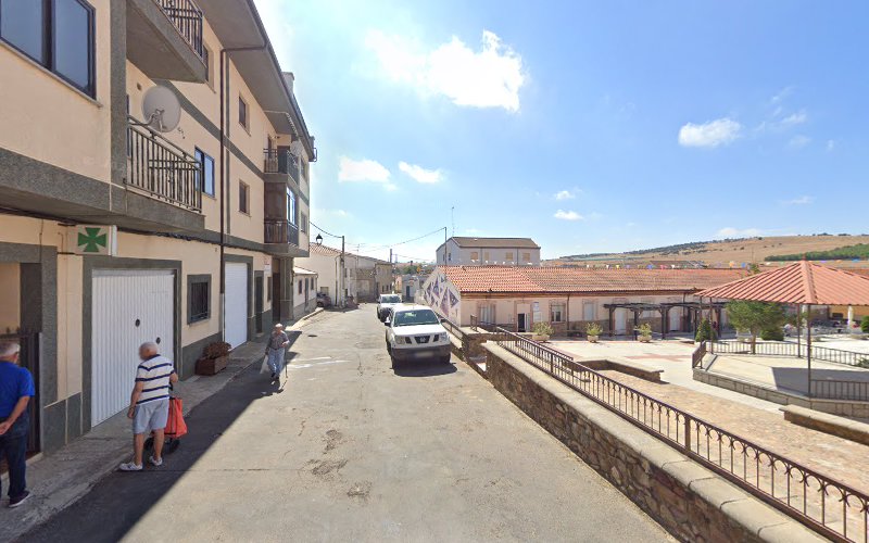 Fotografia tomada fuera de Repartidor Panadero fresno-alhandiga de lunes a sábado a las 11:00 Parada 1 - Panadería en Galinduste, Salamanca