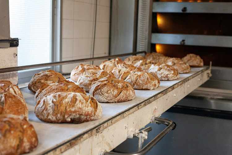 Fotografia tomada fuera de Panadería Juanito - Panadería en Alcaucín, Málaga
