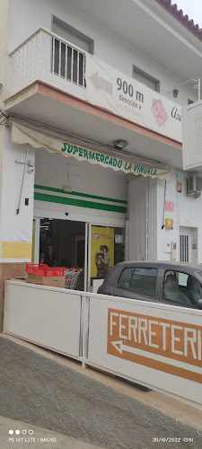 Fotografia tomada fuera de Supermercado la Viñuela - Supermercado en Viñuela, Málaga