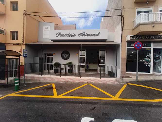 Fotografia tomada fuera de Panadería Artesanal La Sereta - Panadería en San Isidro, Santa Cruz de Tenerife