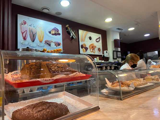 Fotografia tomada fuera de La Antigua Bar - Churrería en Madrid, Madrid
