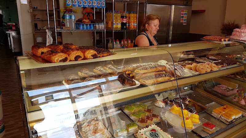 Fotografia tomada fuera de Pastelería La Canela - Pastelería en La Gangosa, Almería