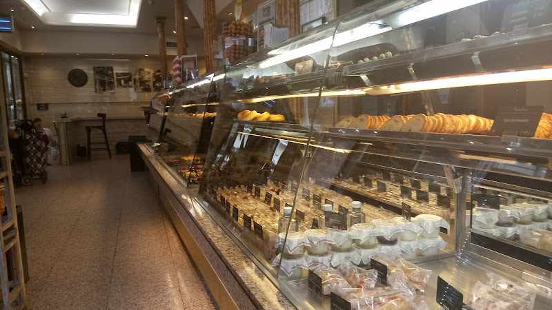 Fotografia tomada fuera de Viena Capellanes - Pastelería en Madrid, Madrid