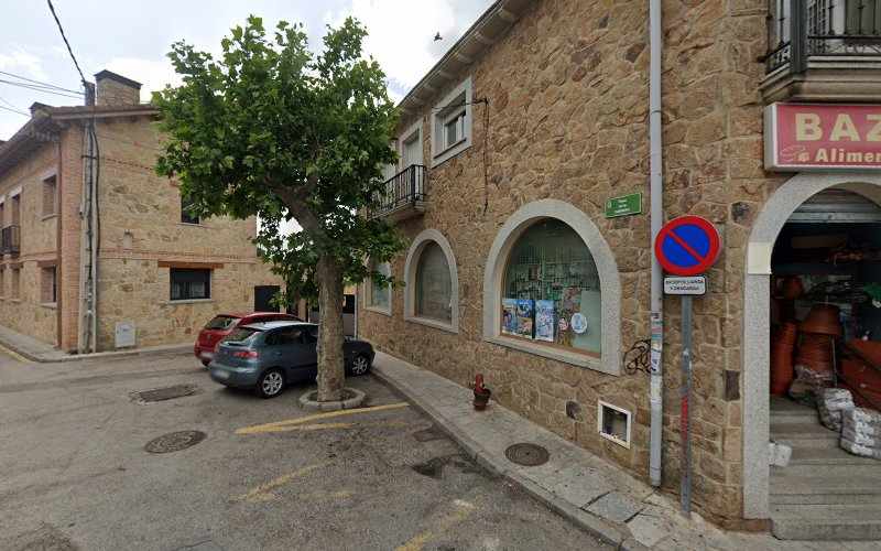 Fotografia tomada fuera de Xia Xiuwei - Tienda de alimentación en La Cabrera, Madrid