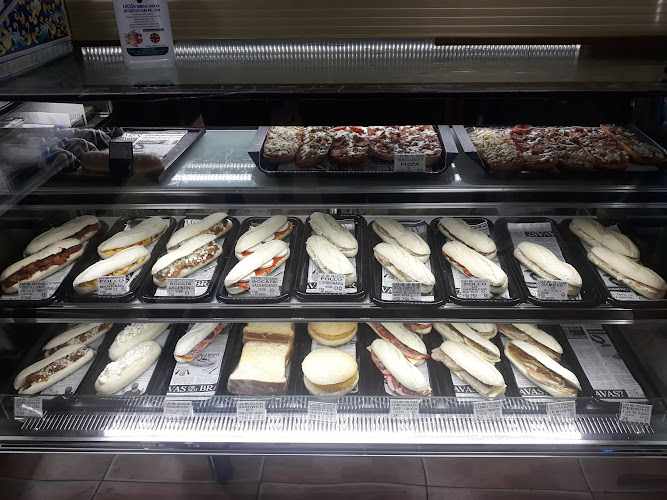 Fotografia tomada fuera de Panadería Las mil delicias - Panadería en Isla Cristina, Huelva