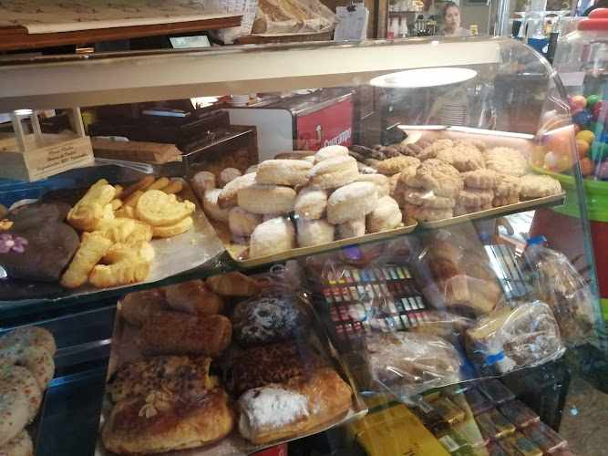 Fotografia tomada fuera de Cafetería Panadería José Bernardos - cafeterías en Hoyo de Manzanares, Madrid