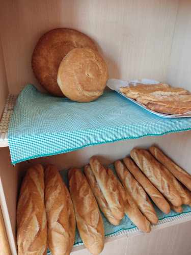 Fotografia tomada fuera de La Campurriana - Panadería en Corconte, Cantabria