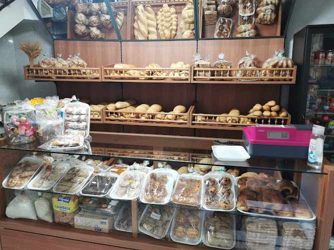 Fotografia tomada fuera de Panaderia Caballero - Panadería en Aliseda, Cáceres