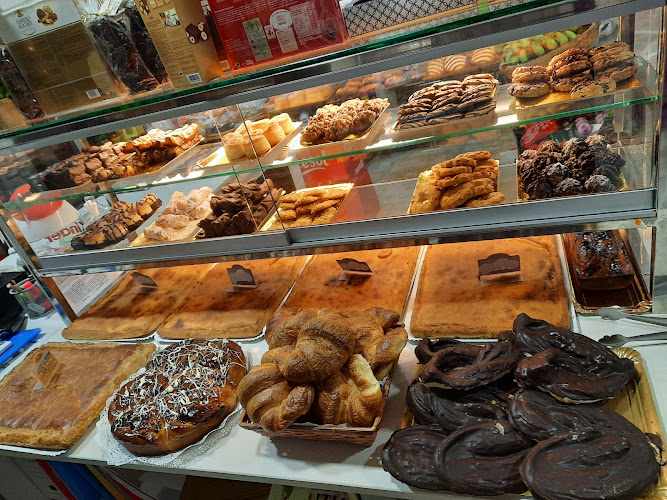 Fotografia tomada fuera de Panadería Raviña - Panadería en Santeles de Abaixo, A Coruña