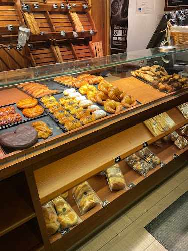Fotografia tomada fuera de Panadería Taberna - Panadería en Puente la Reina, Navarra