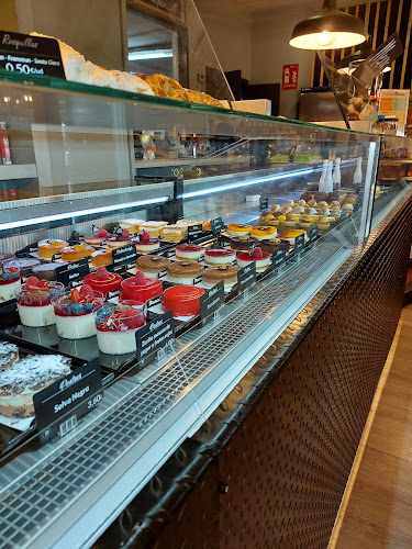 Fotografia tomada fuera de Viena Capellanes - Pastelería en Madrid, Madrid