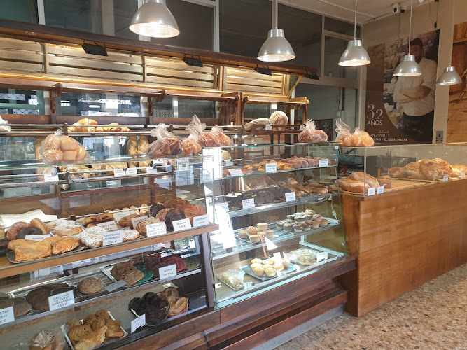 Fotografia tomada fuera de Obrador La Hogaza de Madrid - Panadería en Miraflores de la Sierra, Madrid