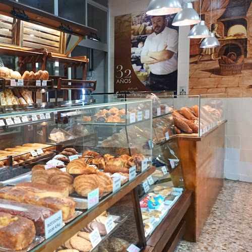 Fotografia tomada fuera de La Hogaza de Madrid - Panadería en Miraflores de la Sierra, Madrid