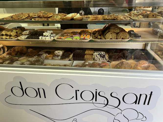 Fotografia tomada fuera de Don Croissant - Pastelería en Almería, Almería