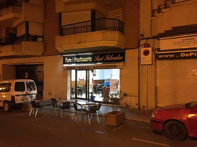 Fotografia tomada fuera de Forn Sant Salvador - Forn de pa en Cambrils, Tarragona