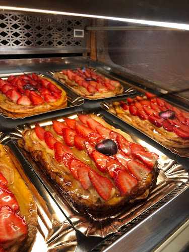 Fotografia tomada fuera de Fleca, Pastisseria Ca Mussol - Tienda de alimentación en Benissanet, Tarragona