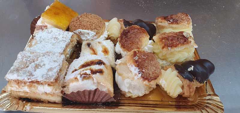 Fotografia tomada fuera de Panadería Pastelería Alarcia - Panadería en Pradoluengo, Burgos