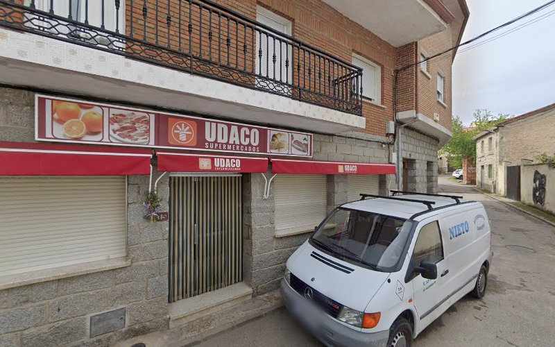 Fotografia tomada fuera de UDACO - Supermercado en La Iglesuela del Tiétar, Toledo