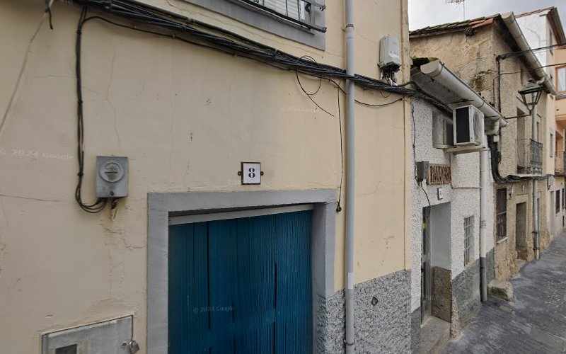 Fotografia tomada fuera de La panadería de El Real - Panadería en El Real de San Vicente, Toledo