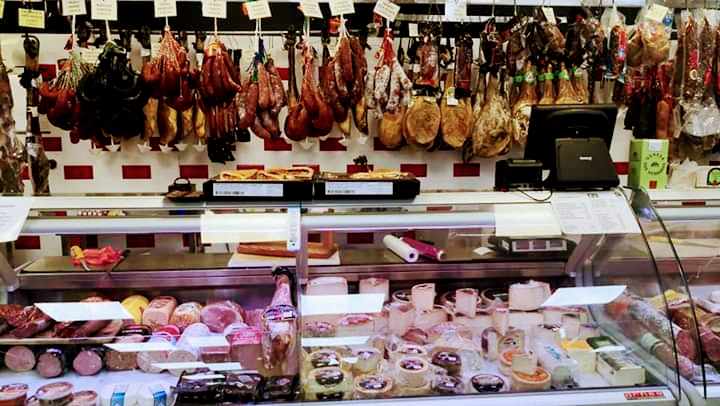 Fotografia tomada fuera de Alimentación Carlos Martin - Tienda de alimentación en Minas de Riotinto, Huelva