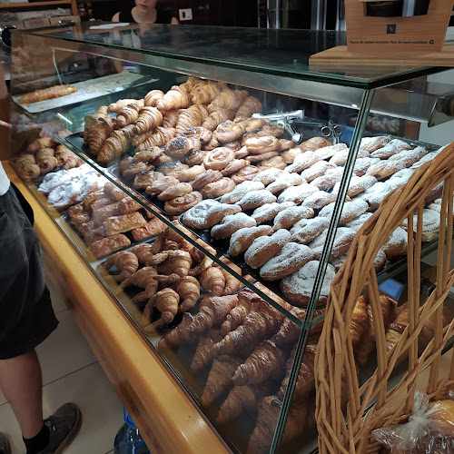 Fotografia tomada fuera de Panadería-Pastisseria Fleca Anna - Forn de pa en L'Escala, Girona