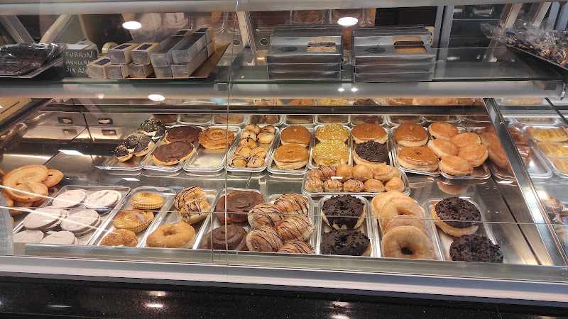 Fotografia tomada fuera de Pastelería Y Cafetería Miravalles - Pastelería en Pamplona, Navarra