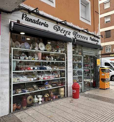 Fotografia tomada fuera de Panadería Pérez-Ferrera - Panadería en Badajoz, Badajoz
