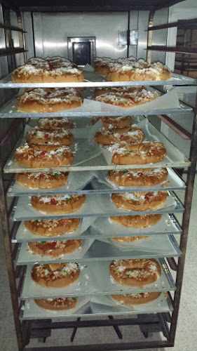 Fotografia tomada fuera de Panaderia Anton - Panadería en Los Molinos, Madrid