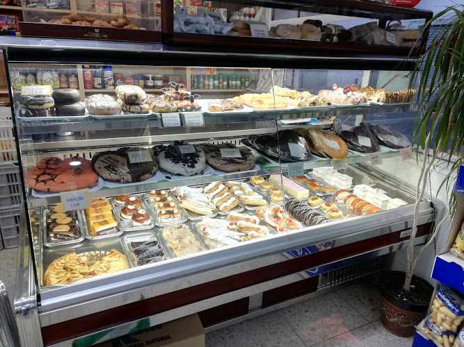 Fotografia tomada fuera de Colorines Pan de Polvillo - Tienda de alimentación en San José de la Rinconada, Sevilla