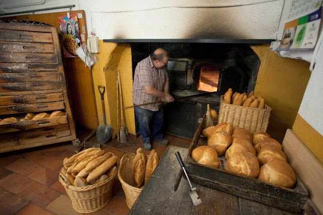 Fotografia tomada fuera de Forn de Baix - Panadería en La Fatarella, Tarragona