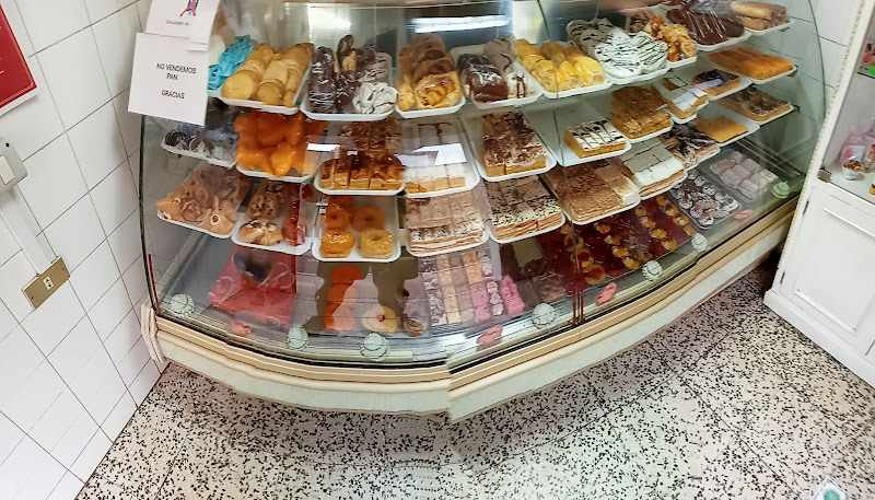 Fotografia tomada fuera de Dulcería Oramas - Pastelería en Los Realejos, Santa Cruz de Tenerife