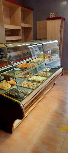 Fotografia tomada fuera de panadería y pastelería LA CHIQUITILLA - Bakery en Zújar, Granada