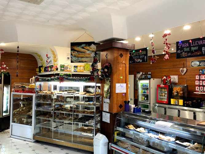 Fotografia tomada fuera de Pasteleria El Chaparral - Panadería en Arona, Santa Cruz de Tenerife
