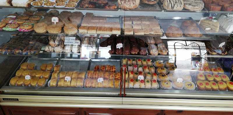 Fotografia tomada fuera de Confitería Luque - Pastelería en Fernán Núñez, Córdoba