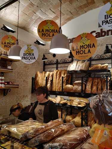 Fotografia tomada fuera de Forn de cabrianes - Panadería en Esparreguera, Barcelona
