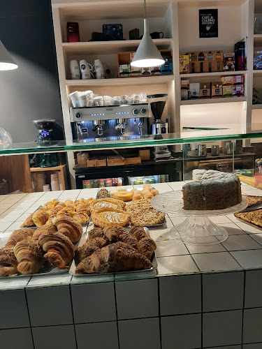 Fotografia tomada fuera de Pasteleria Lopez - Forn de pa en Falset, Tarragona