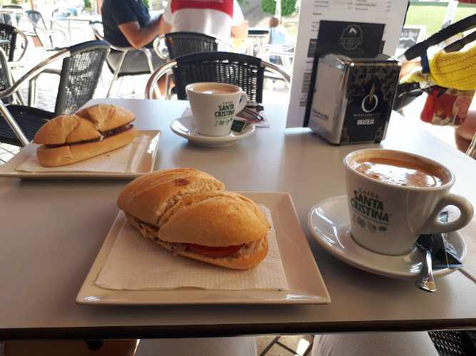 Fotografia tomada fuera de Cafetería La Abuela - cafeterías en Estación de Cártama, Málaga