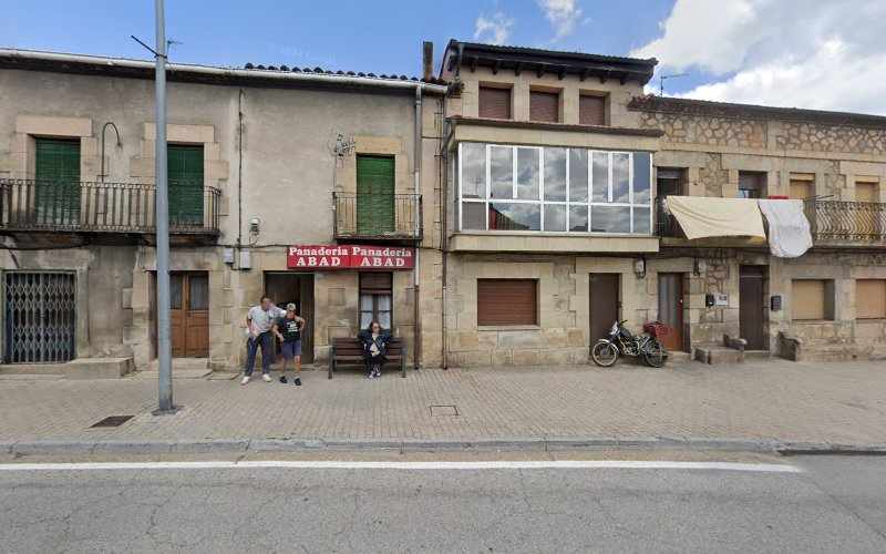 Fotografia tomada fuera de Panadería Abad - Comercio en Covaleda, Soria