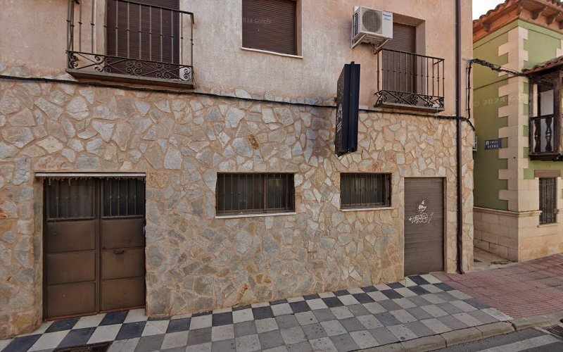 Fotografia tomada fuera de Panadería Fernando Ramos La Tahona De Chillaron - Panadería en Chillarón de Cuenca, Cuenca