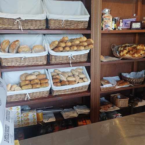 Fotografia tomada fuera de Panadería Artesanal Miranda - Panadería en Cruz de la Hoguera, Asturias